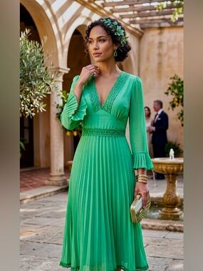 Curve Lace Trim Pleated Midi Dress